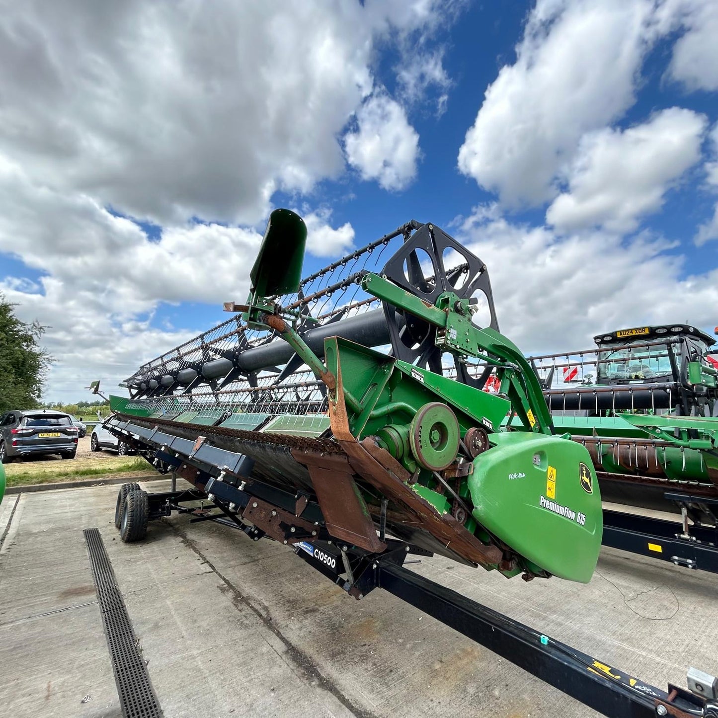John Deere 635pf Header and Trolly