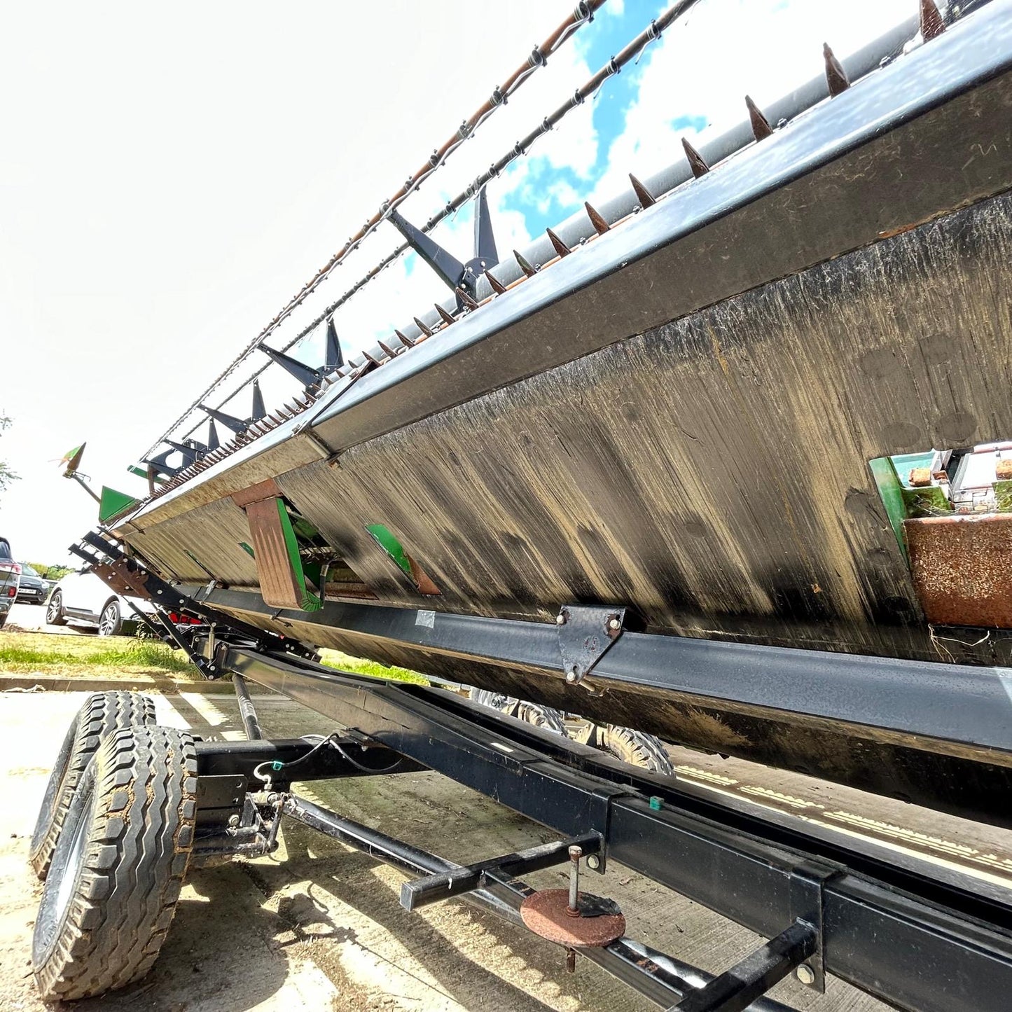 John Deere 635pf Header and Trolly