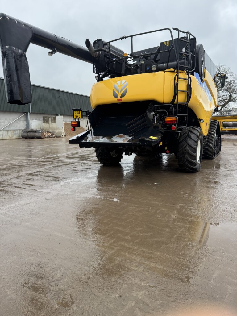 New Holland CR9080 Harvester