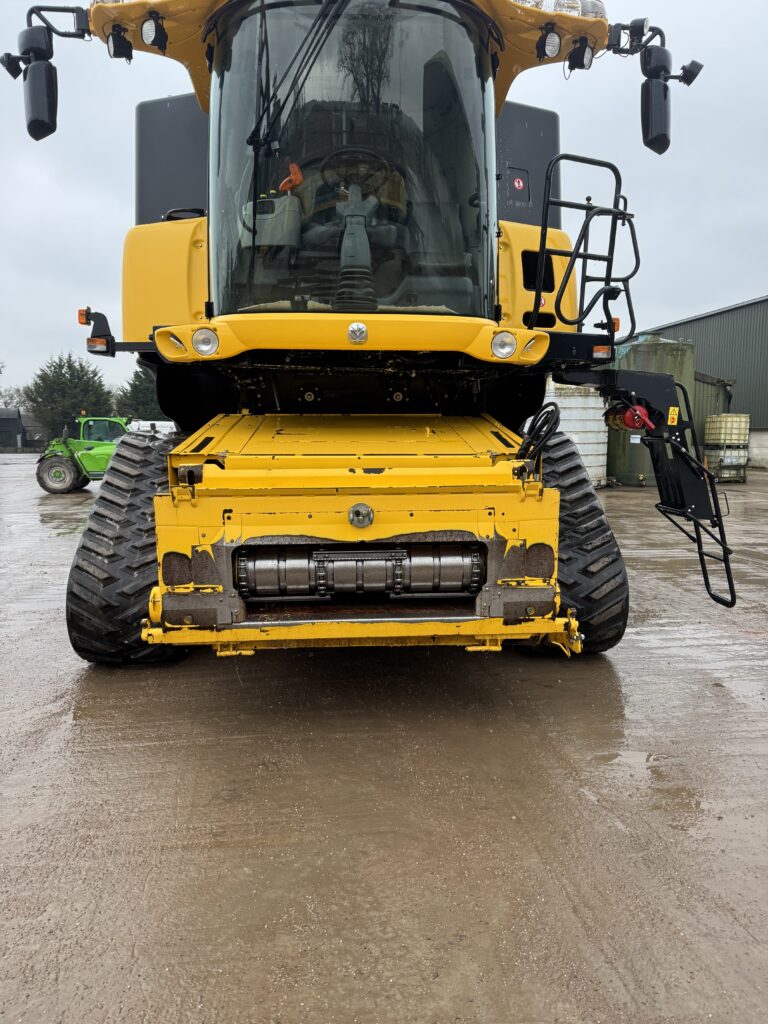 New Holland CR9080 Harvester