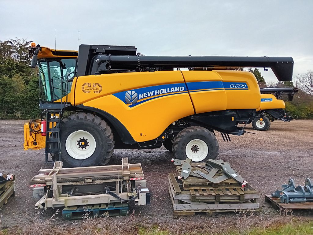 New Holland CH7.70 Harvester