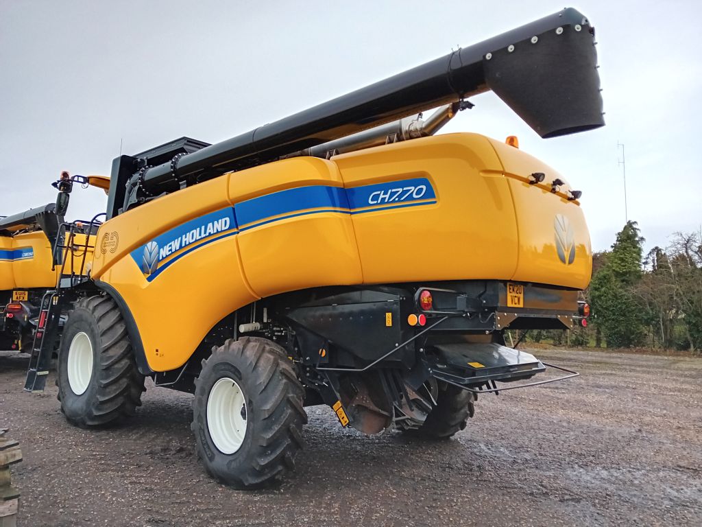 New Holland CH7.70 Harvester