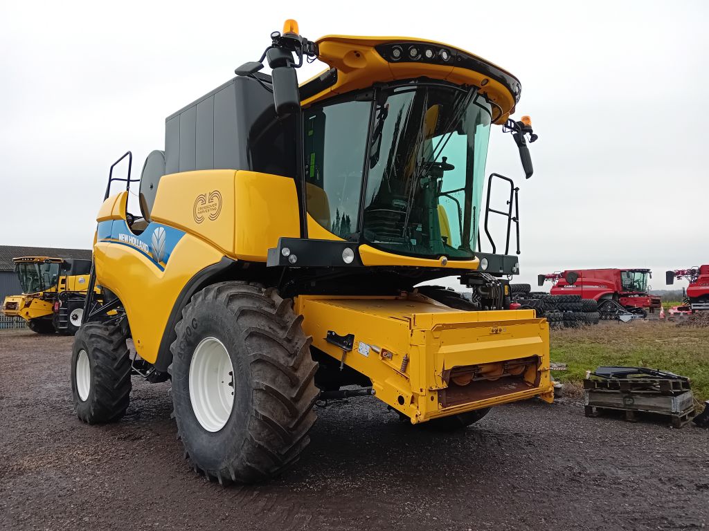 New Holland CH7.70 Harvester