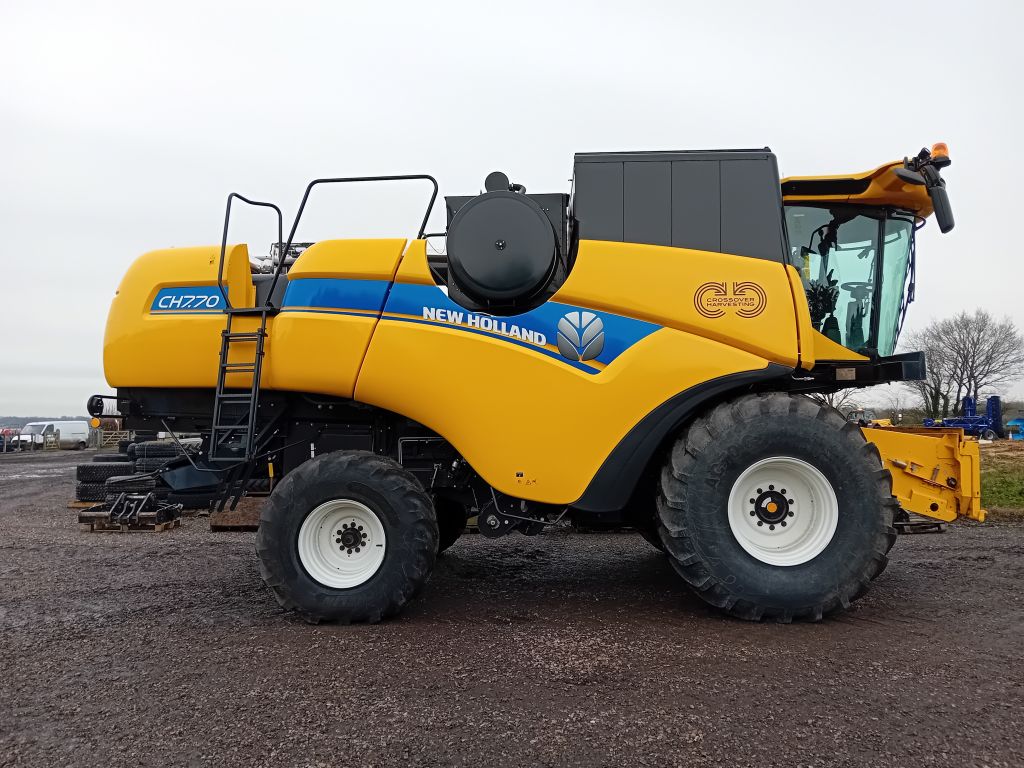 New Holland CH7.70 Harvester
