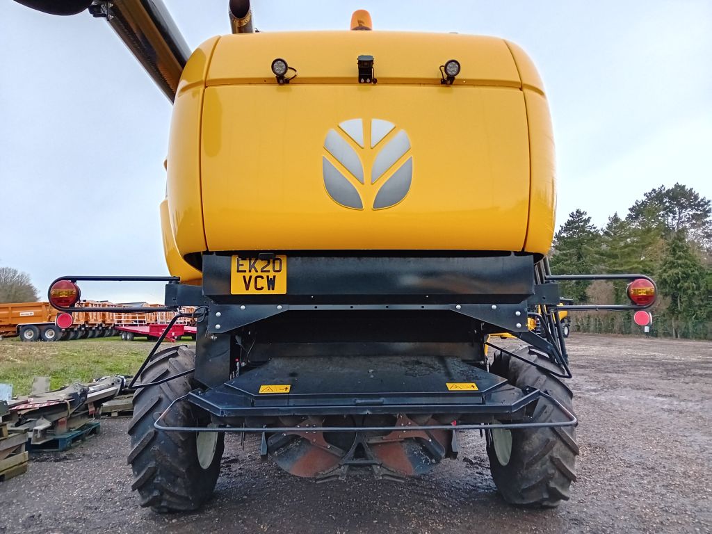 New Holland CH7.70 Harvester