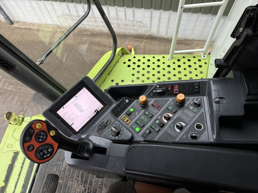 Claas Lexion 600TT c/w V1200 Header Harvester