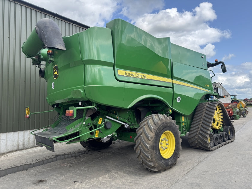 John Deere S785 4WD c/w 735D Header