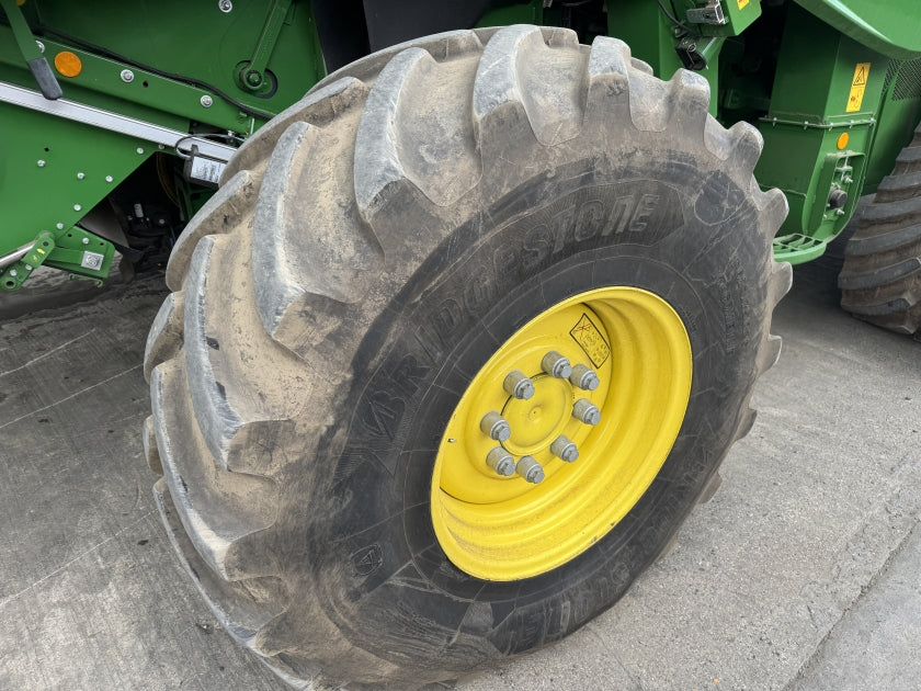 John Deere S785 4WD c/w 735D Header