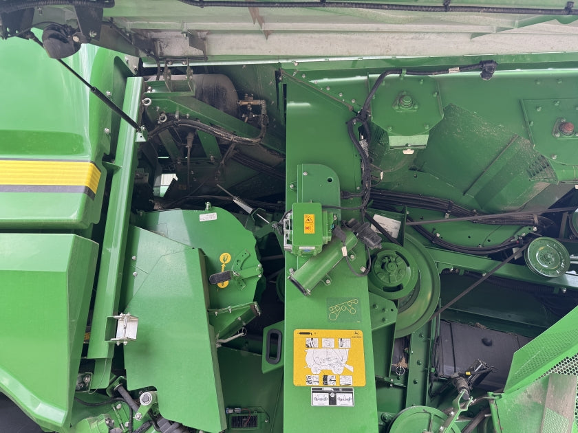 John Deere S785 4WD c/w 735D Header