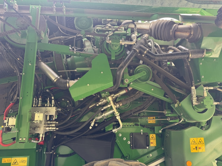 John Deere S785 4WD c/w 735D Header