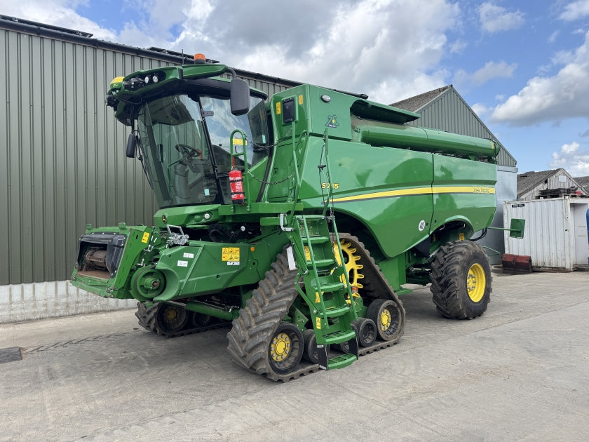John Deere S785 4WD c/w 735D Header