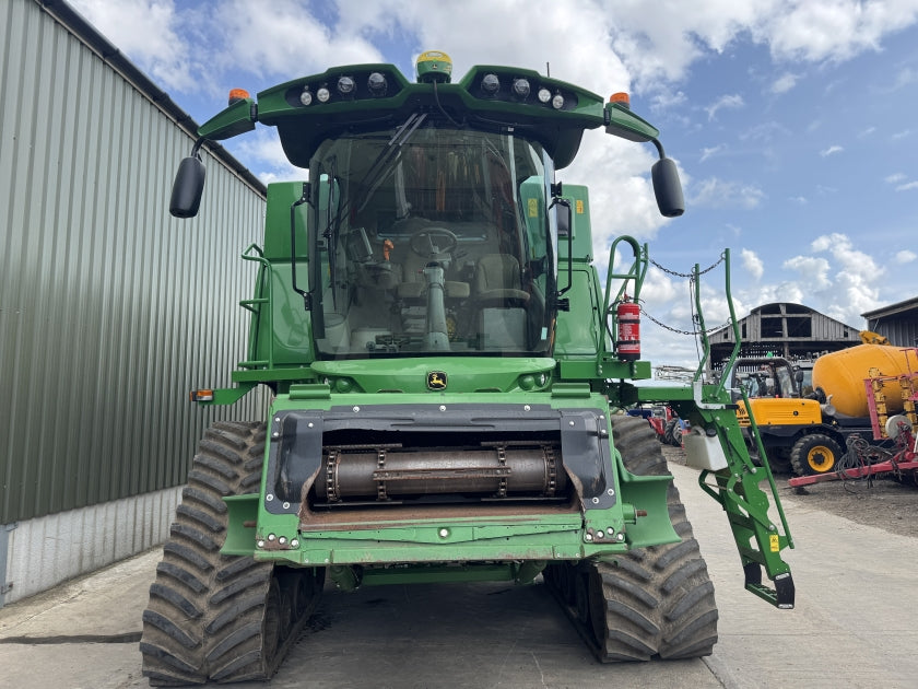 John Deere S785 4WD c/w 735D Header