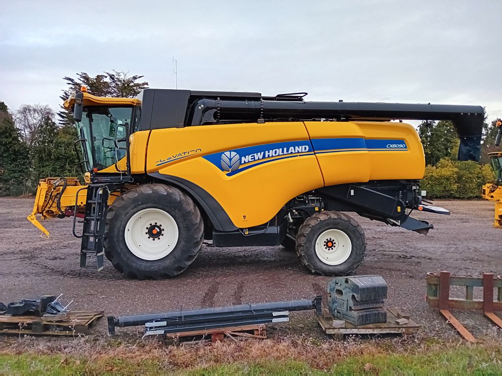 New Holland CX8090 Harvester