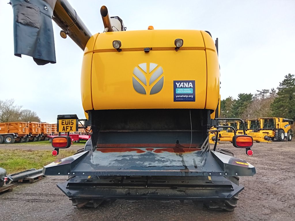New Holland CX8090 Harvester