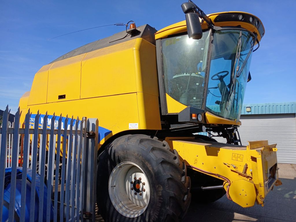 New Holland TC5070 Harvester