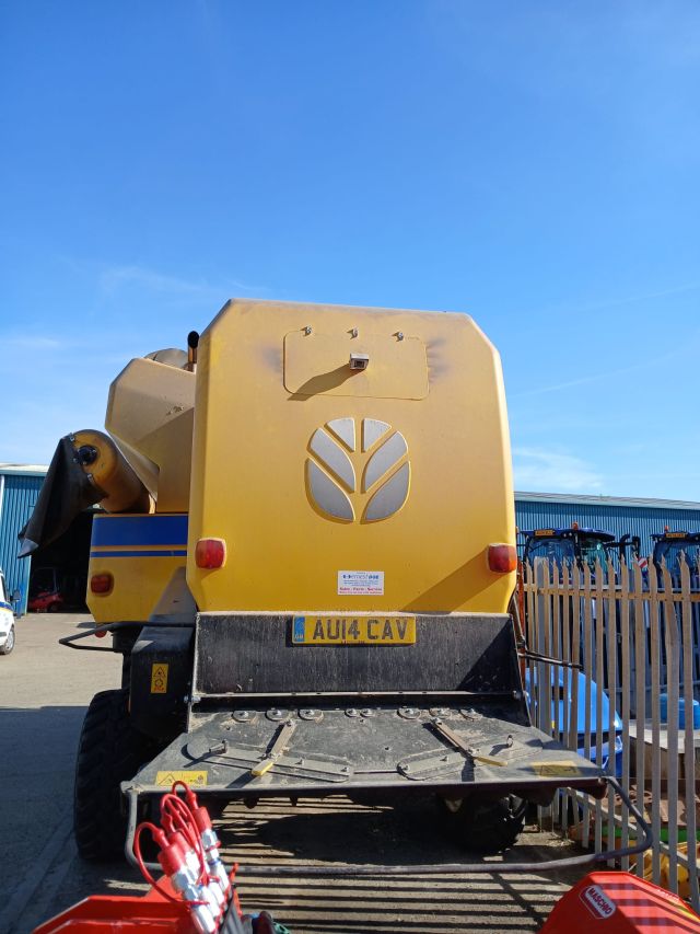 New Holland TC5070 Harvester
