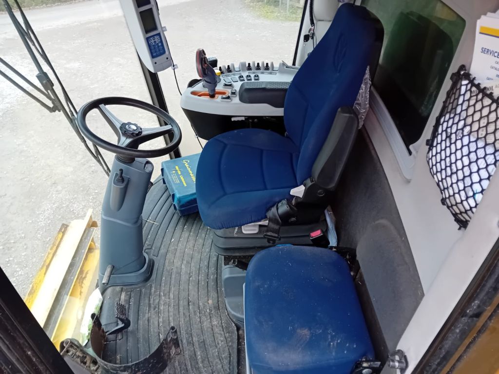 New Holland TC5070 Harvester