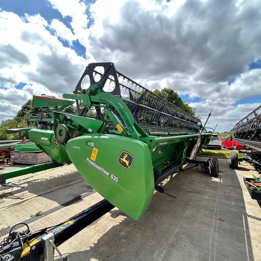 John Deere 635pf Header and Trolly