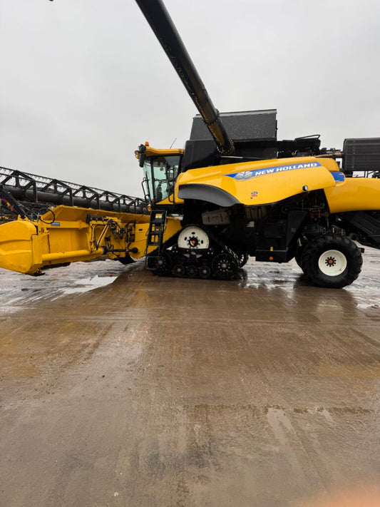 New Holland CR9080 Harvester