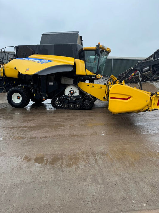 New Holland CR9080 Harvester