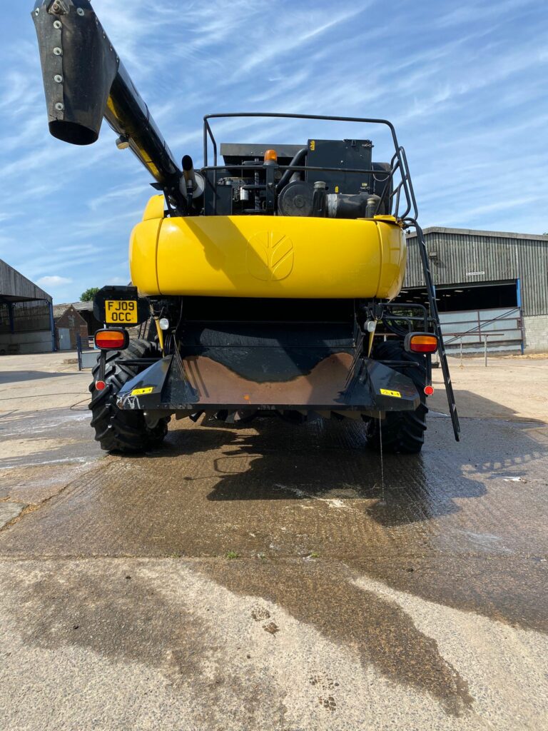 New Holland CR9080 Combine 2009 Harvester