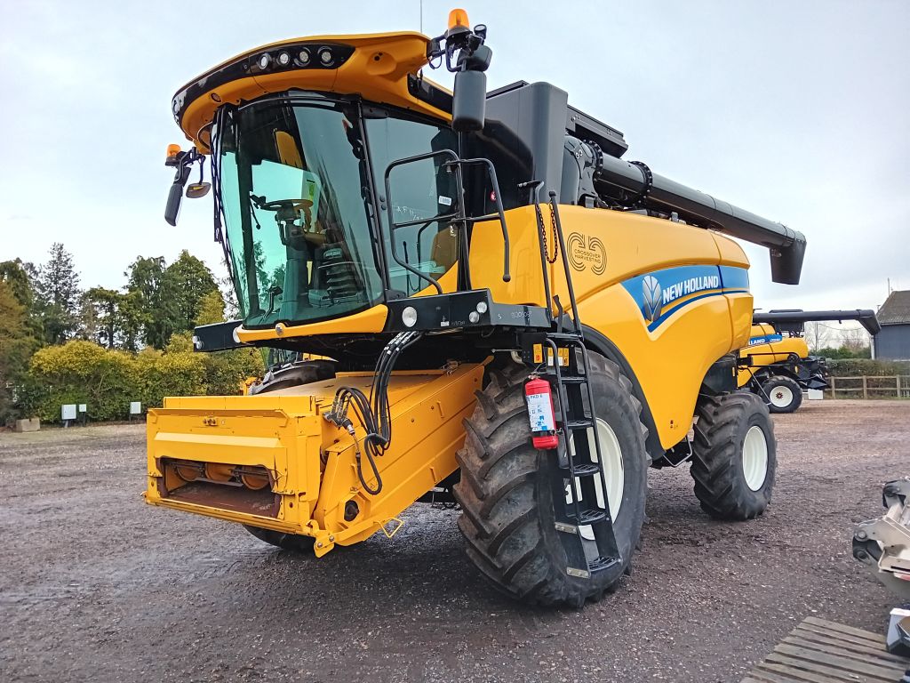 New Holland CH7.70 Harvester