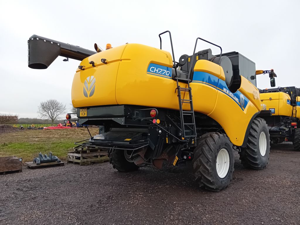 New Holland CH7.70 Harvester