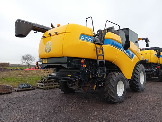 New Holland CH7.70 Harvester