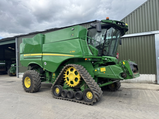 John Deere S785 4WD c/w 735D Header