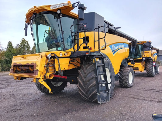 New Holland CX8090 Harvester