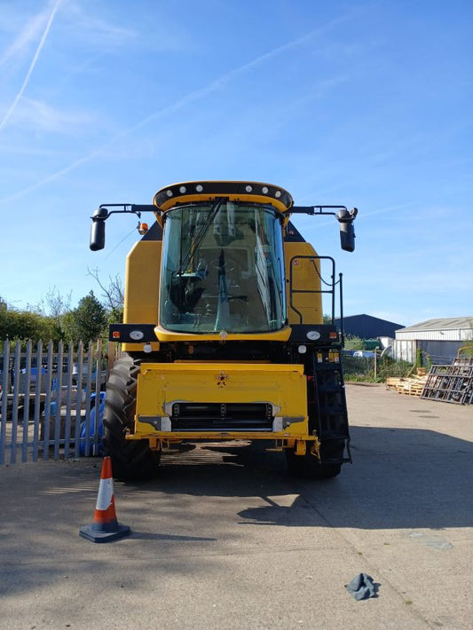New Holland TC5070 Harvester